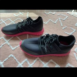 Men’s Adidas Sneakers Black / Pink Soles Size 10.5